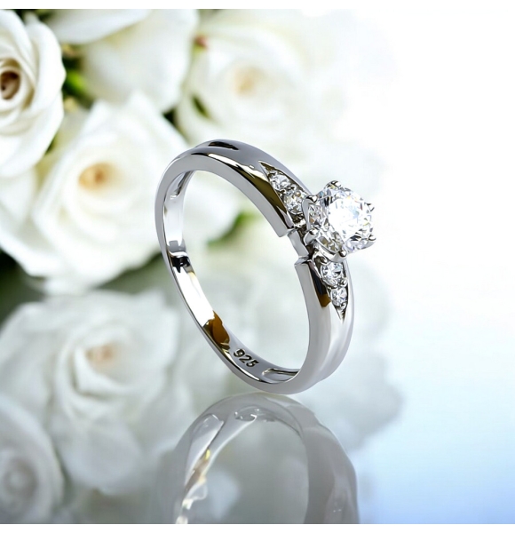 Hermoso Anillo en Corte Redondo Con Plata