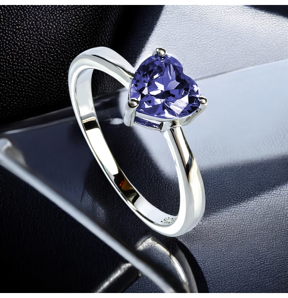Anillo de Tanzanita en Plata de Ley 925 Corazón