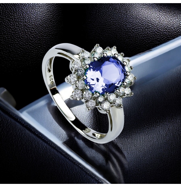 Anillo de Plata con una Piedra de Tanzanita