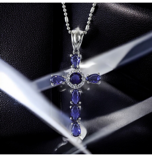 Bella Cruz de Plata Con Piedras Preciosas de Tanzanita y Zirconia