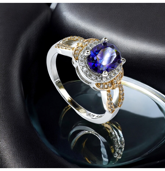 Anillo de Tanzanita 8 mm x 6 mm Plata y Baño de Oro Amarillo