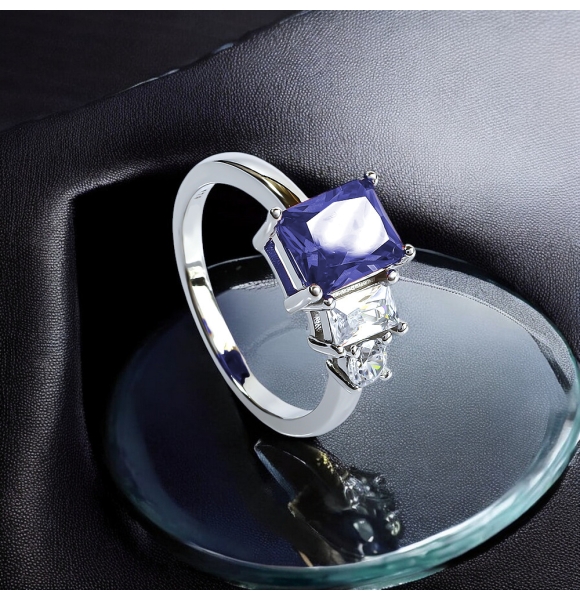 Anillo de Tanzanita Con Tres Piedras