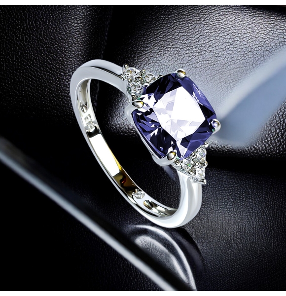 Hermoso Anillo de Plata con Tanzanita