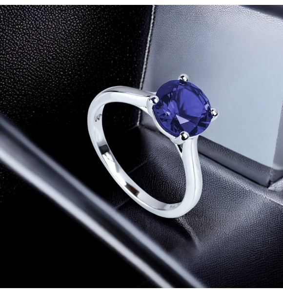 Elegante Anillo de Plata de Ley con 8 mm Tanzanita