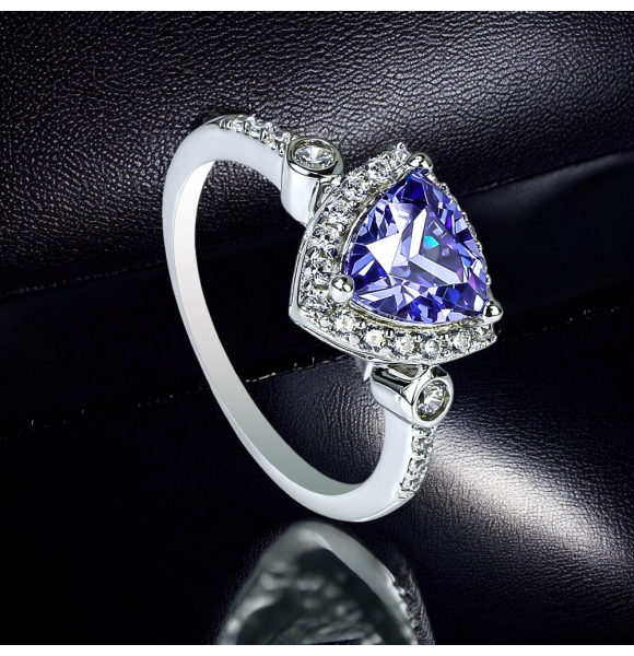 Anillo de Tanzanita Corte Trillion con Plata