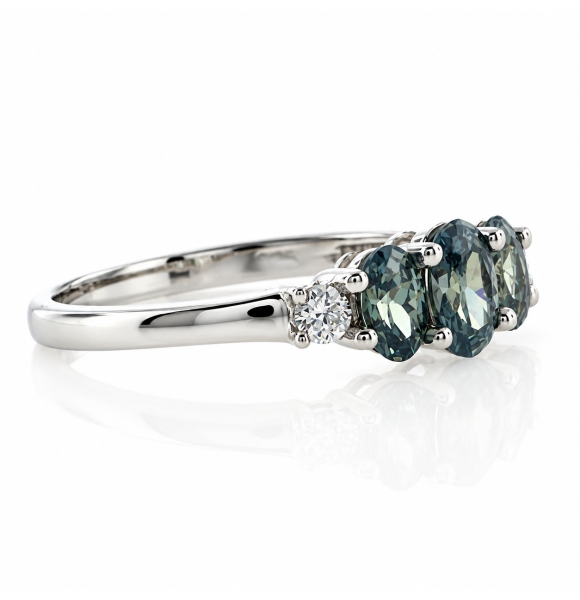 Anillo de Plata .925 con 3 Gemas de Alejandrita