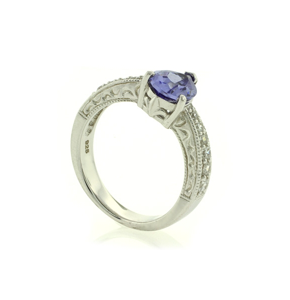Anillo de Plata con Tanzanita de Alta Calidad